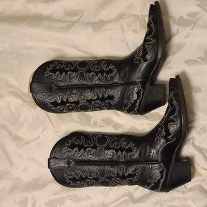 Ariat leather cowboy boots